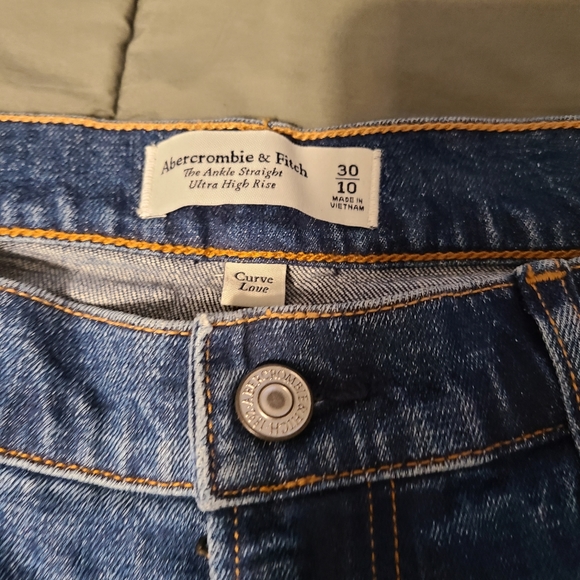 Abercrombie Curve Love Jean - Picture 3 of 3
